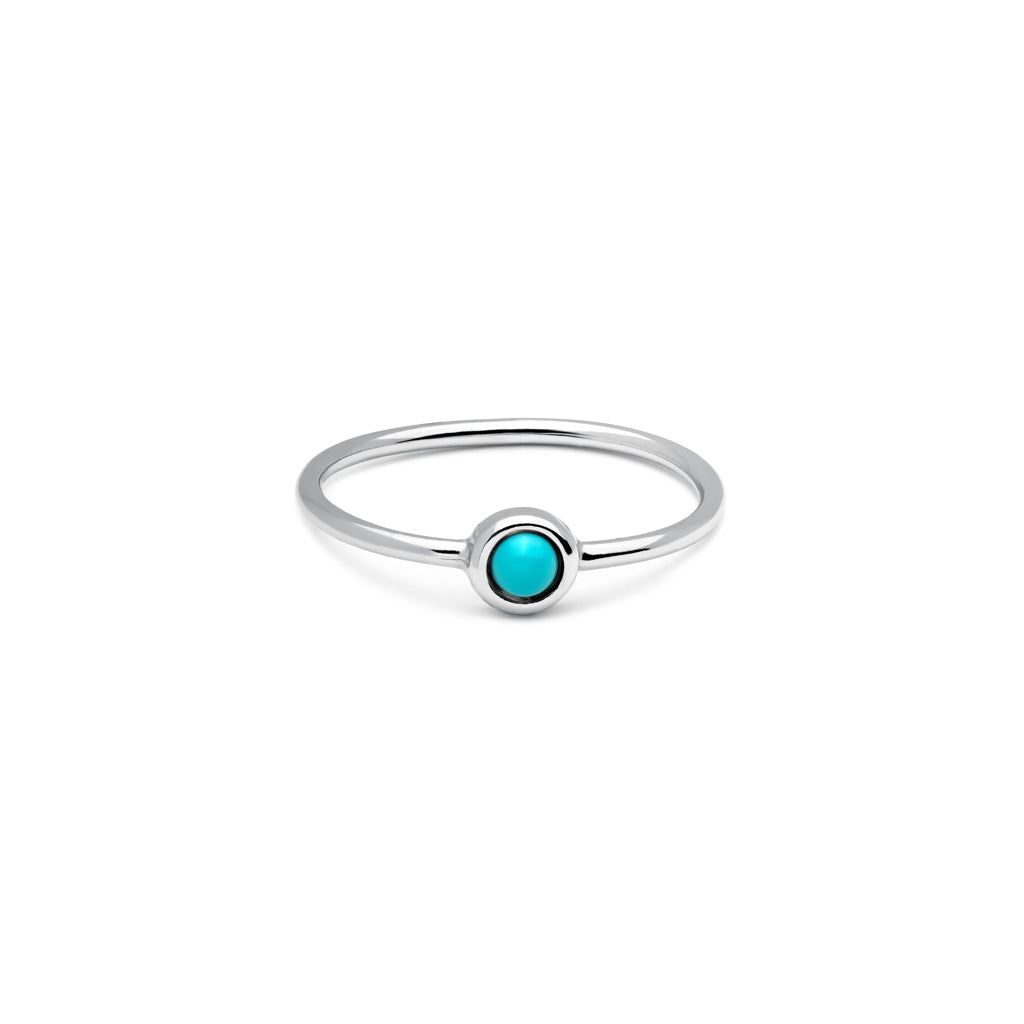 Este anillo de plata 925 es ideal para regalar, le encantará, con una piedra turquesa fina y elegante es el regalo ideal para un aniversario, compromiso o simplemente para demostrarle tu amor. | Joyas Trèsminé