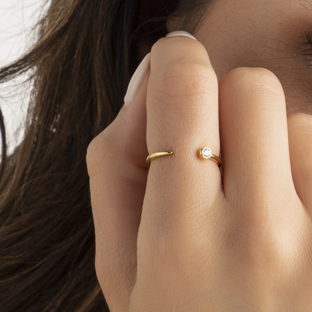 anillo de oro mujer con circonita